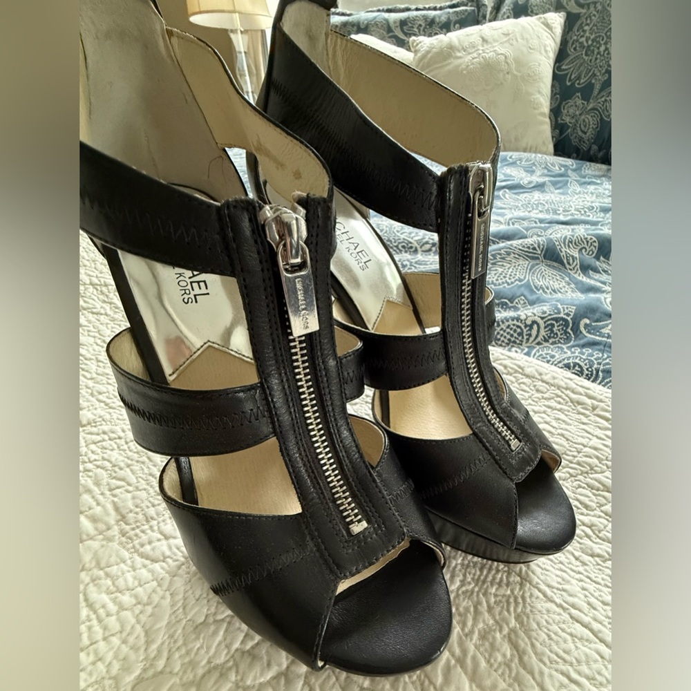 NWOB Michael Kors Black Strappy Platform Heels - Size US 9 - Picture 8 of 9